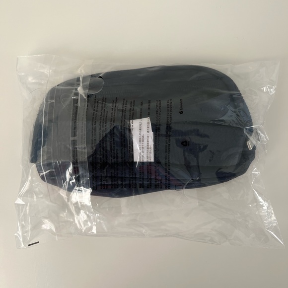 Lululemon everywhere belt bag - Picture 9 of 9